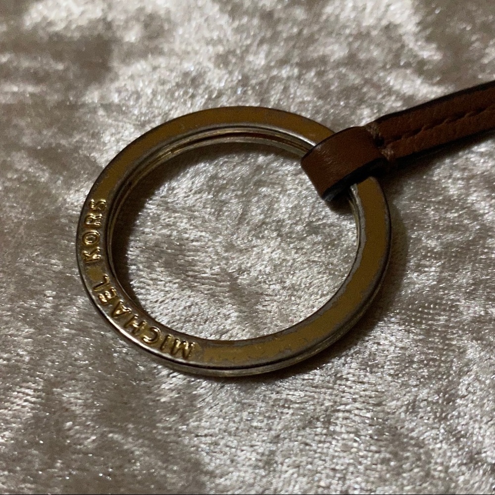 ⭐️100% Authentic Michael Kors Key Pouch⭐️ - Picture 4 of 4
